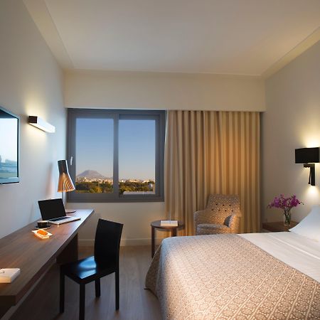 Aquila Atlantis Hotel Kandiye Dış mekan fotoğraf A room at the Athens Hilton