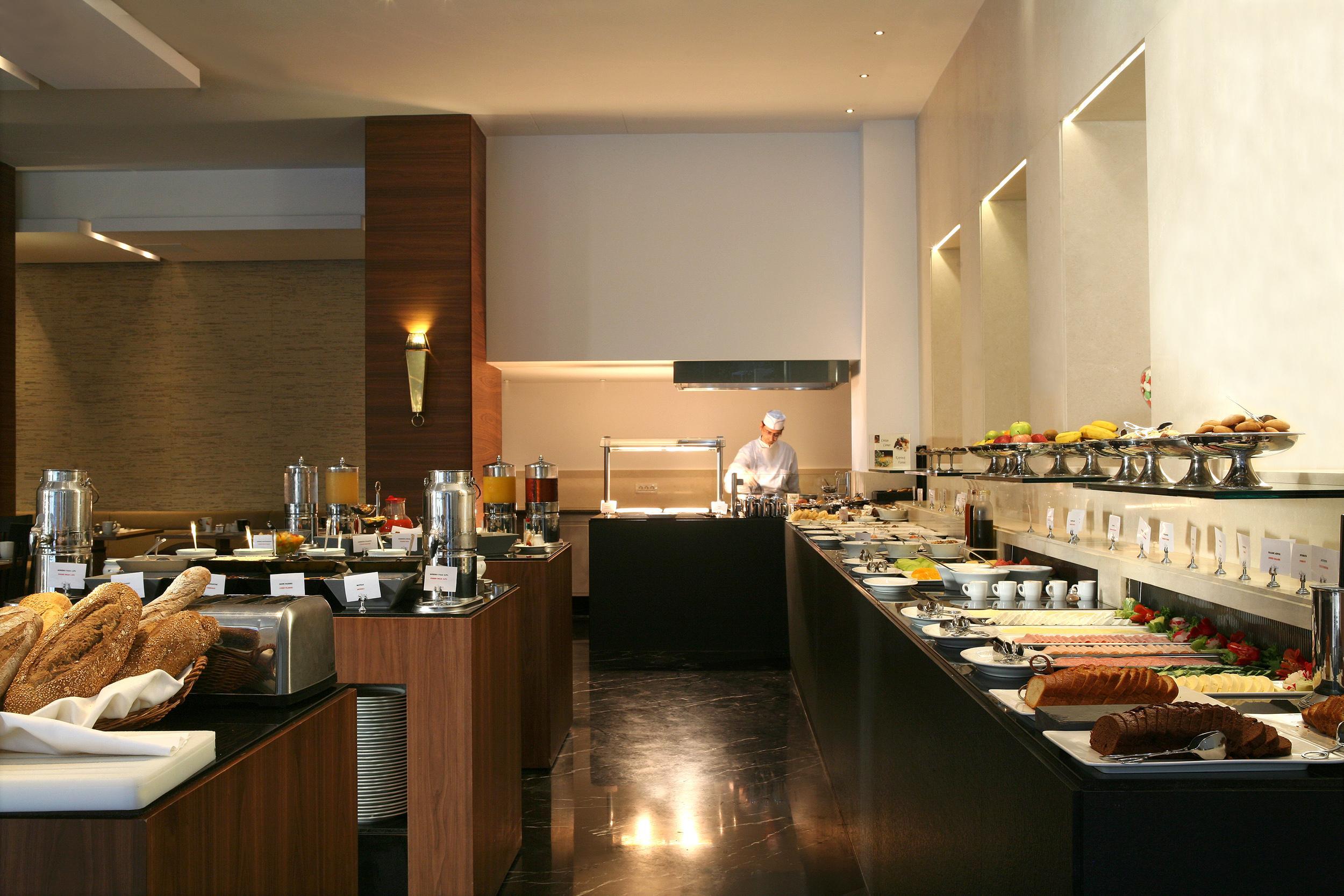 Aquila Atlantis Hotel Kandiye Dış mekan fotoğraf A buffet at a hotel