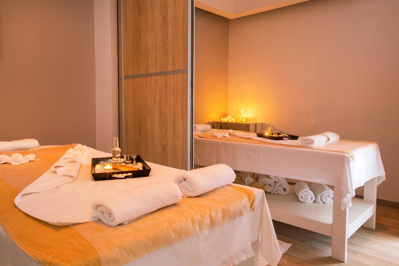 Aquila Atlantis Hotel Kandiye Dış mekan fotoğraf A massage table