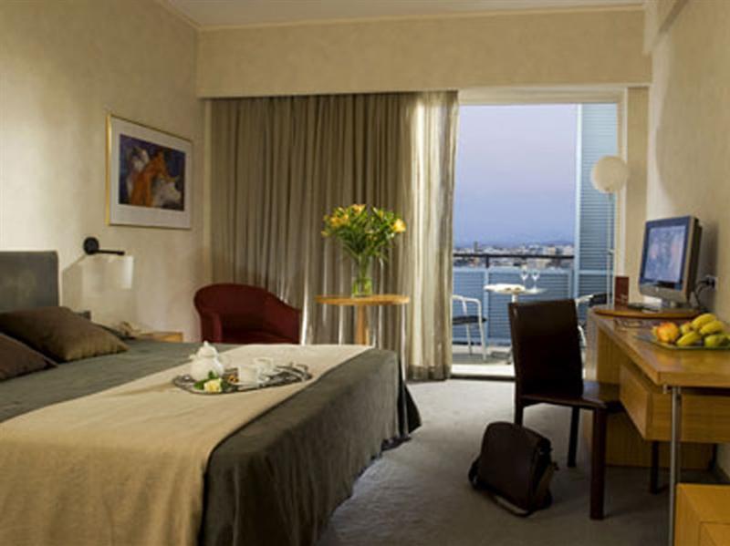 Aquila Atlantis Hotel Kandiye Dış mekan fotoğraf A room at the Athens Hilton