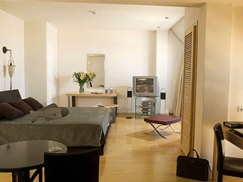 Aquila Atlantis Hotel Kandiye Dış mekan fotoğraf A studio apartment in Paris